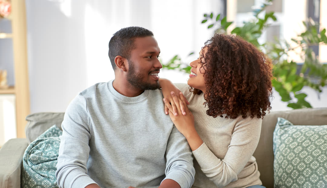 a couples speaking on their couch